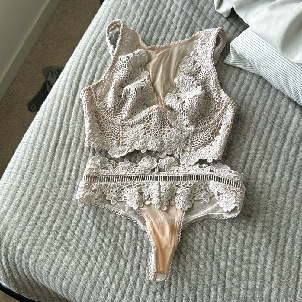 Victoria’s Secret dream angels bra set